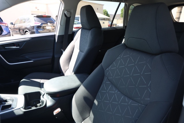 2024 Toyota RAV4 XLE photo 11