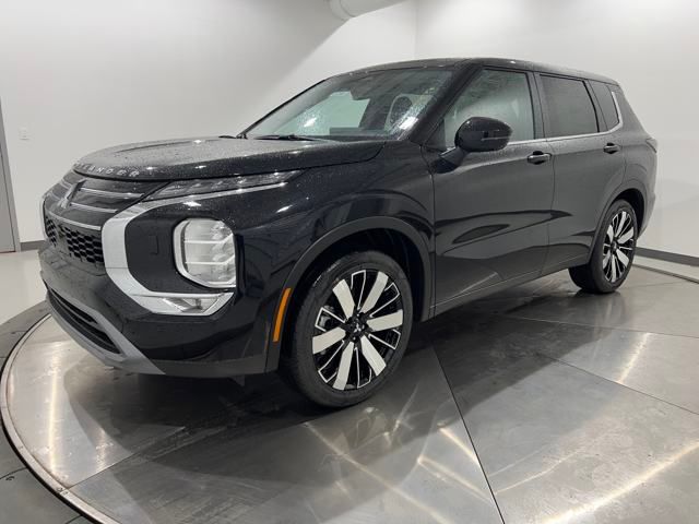 2025 Mitsubishi Outlander SE's photo