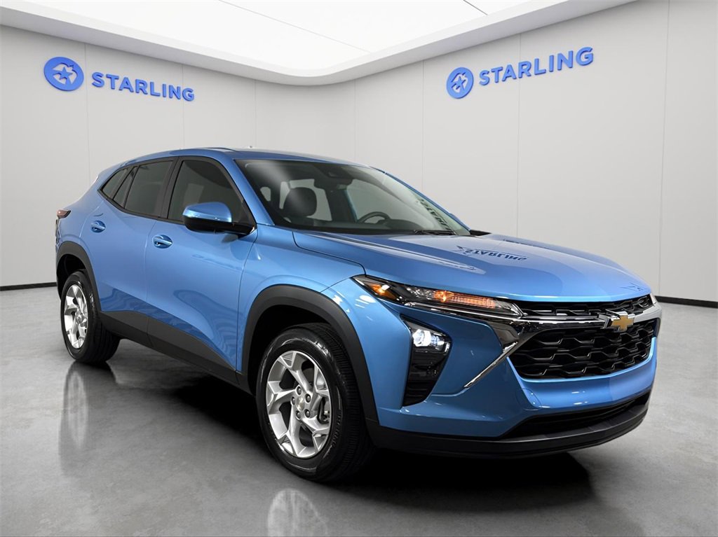 2025 Chevrolet Trax LS photo 12
