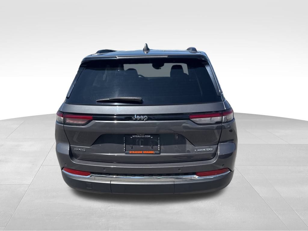2023 Jeep Grand Cherokee Laredo photo 4