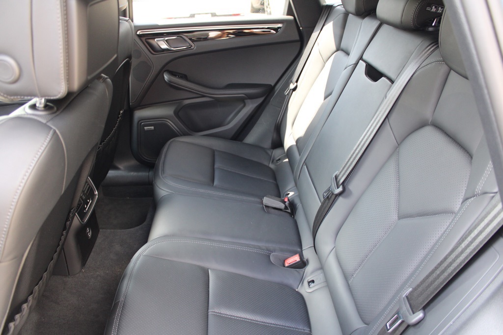 2024 Porsche Macan Base photo 34