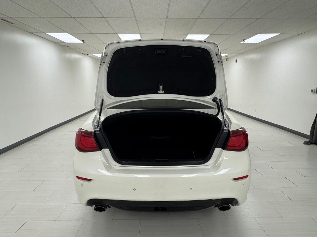 2019 Infiniti Q70 photo 34