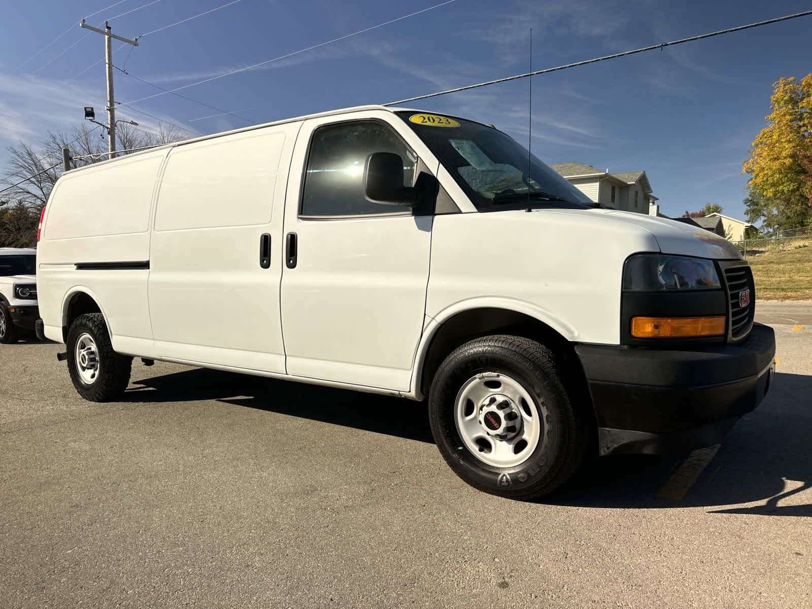 2023 Gmc Savana photo 3