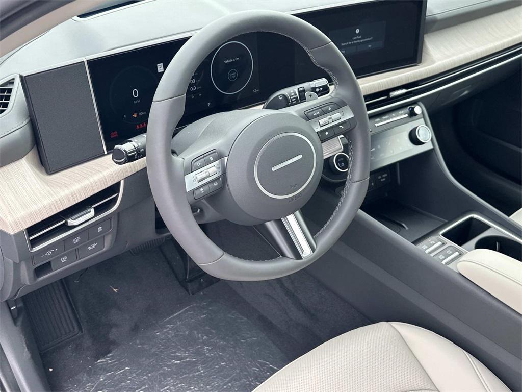 2025 Hyundai Sonata Hybrid Limited photo 2