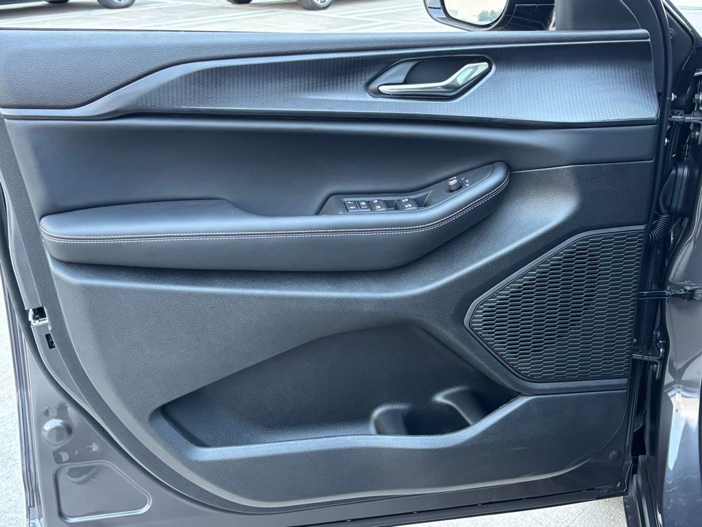 2025 Jeep Grand Cherokee Altitude X photo 8
