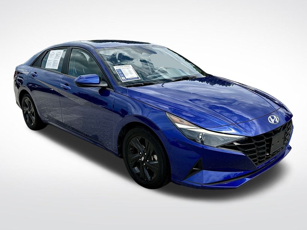 2023 Hyundai Elantra SEL photo 2
