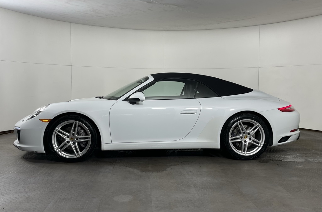 2017 Porsche 911 Cabriolet photo 2