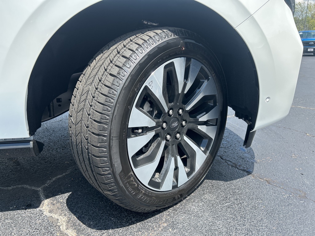 2025 Ford Expedition Platinum MAX photo 9