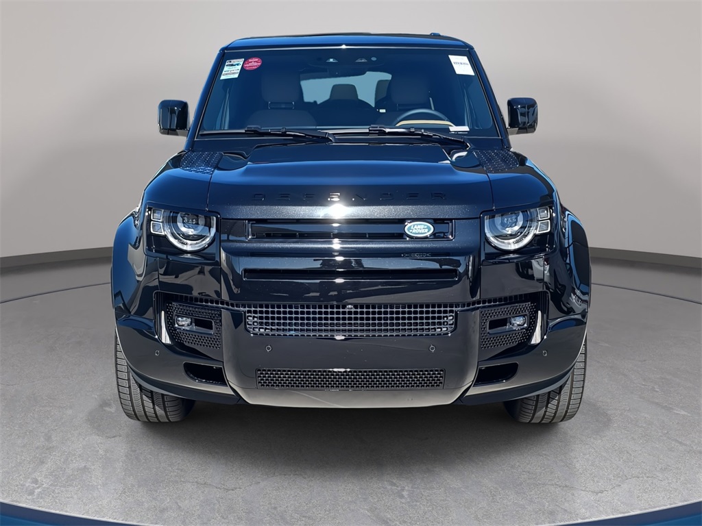 2025 Land Rover Defender 130 X-Dynamic SE photo 2