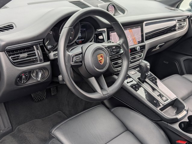 2024 Porsche Macan T photo 4