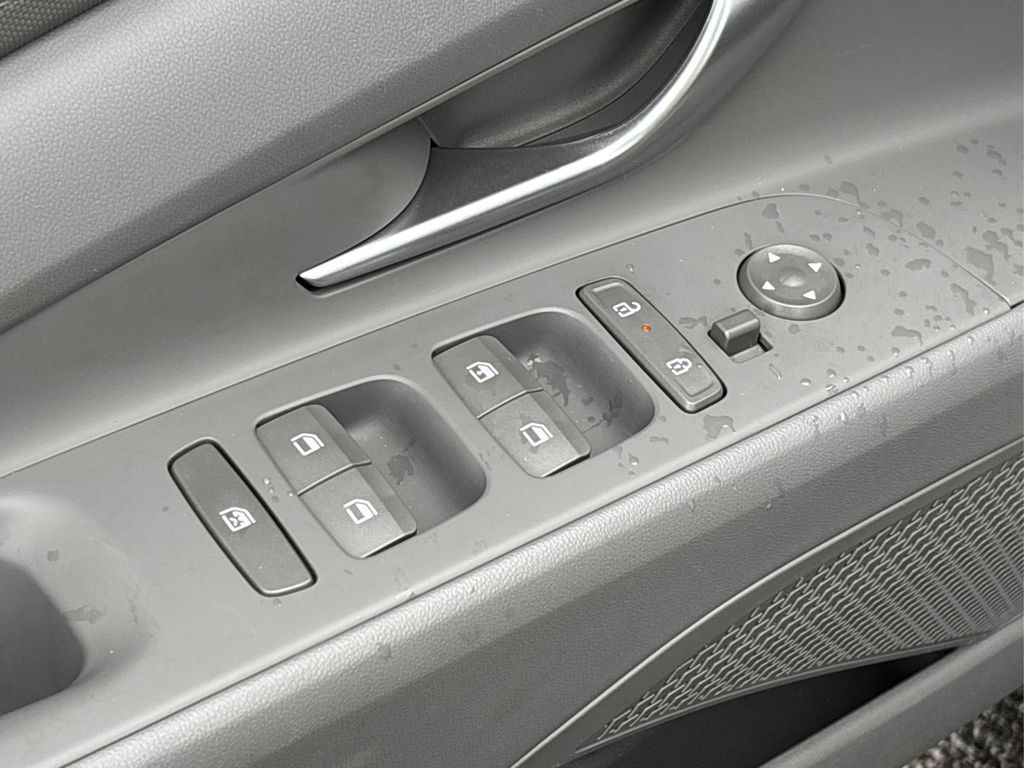 2025 Hyundai Elantra SE photo 22