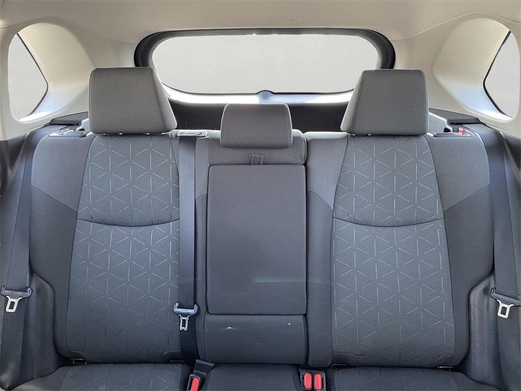 2022 Toyota RAV4 XLE photo 18