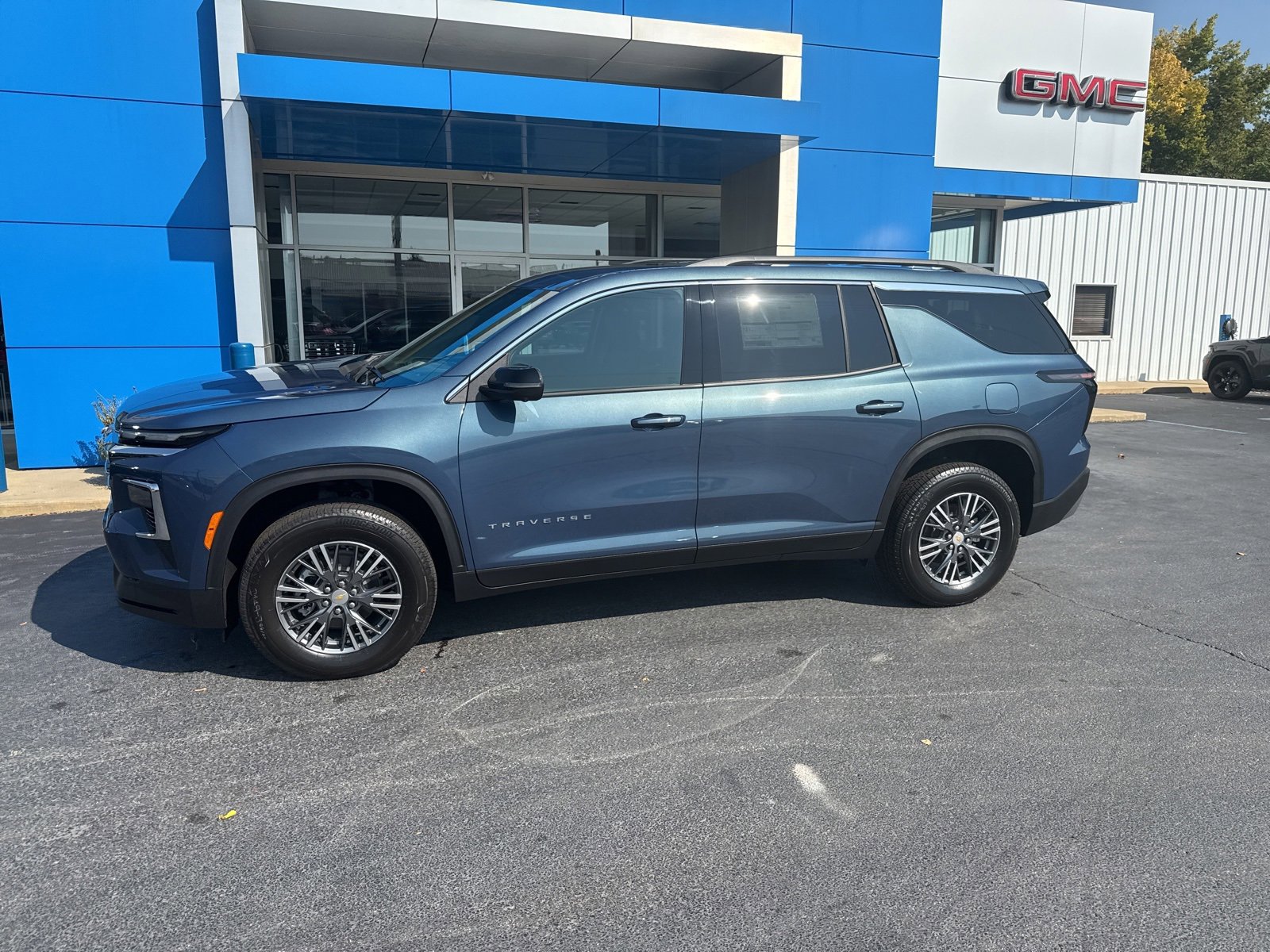 2026 Chevrolet Traverse photo 3