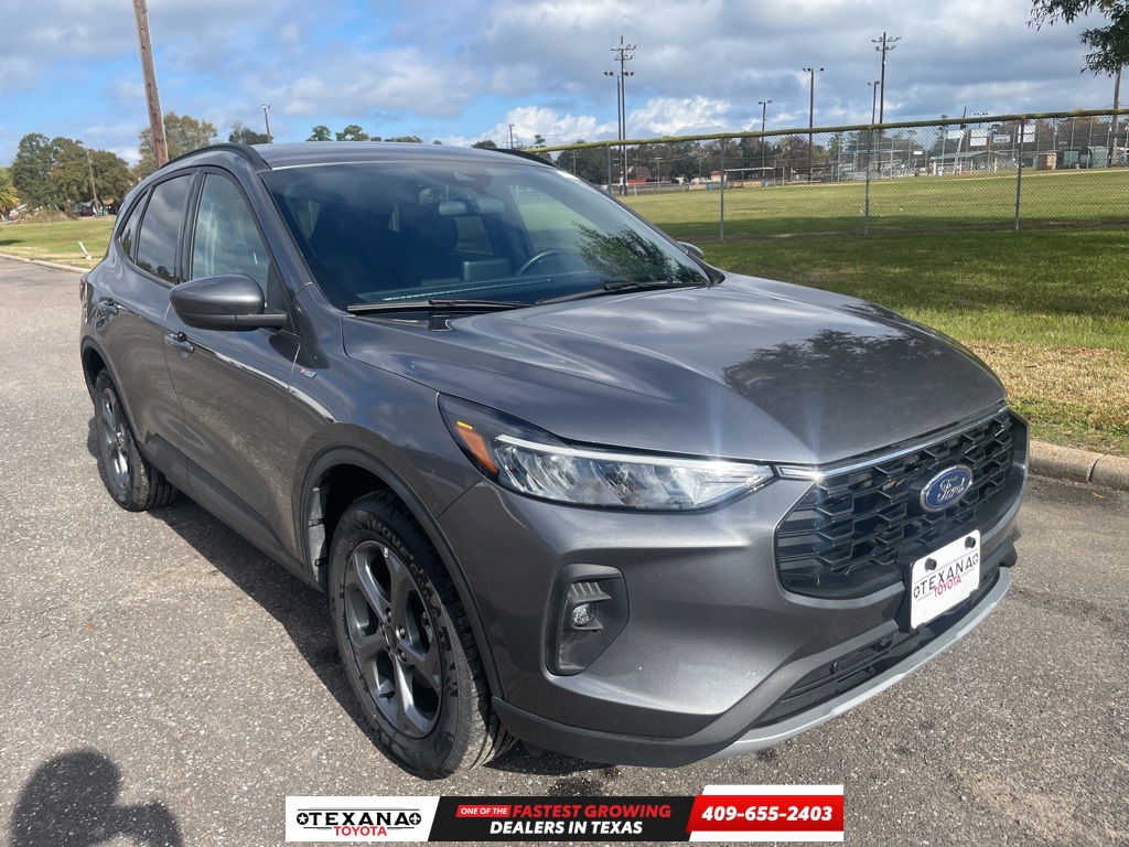 2025 Ford Escape ST-Line Select's photo