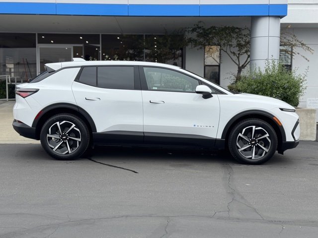 2026 Chevrolet Equinox LT photo 4