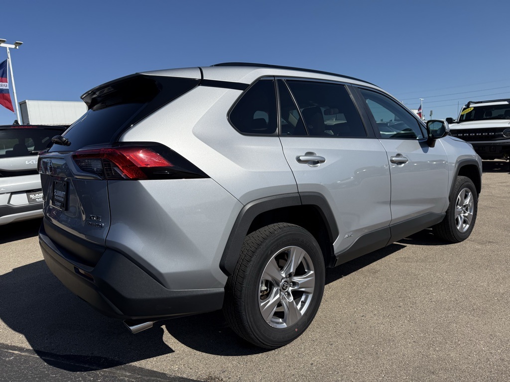 2024 Toyota RAV4 Hybrid XLE photo 4