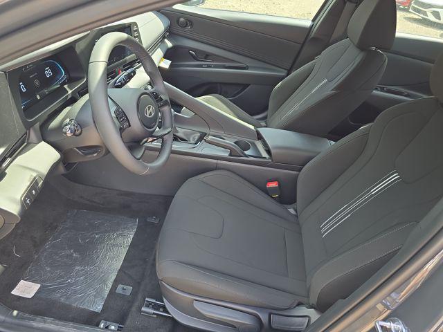 2025 Hyundai Elantra SEL Sport photo 4