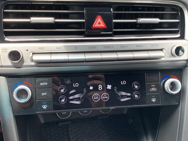 2025 Genesis G70 2.5T photo 29