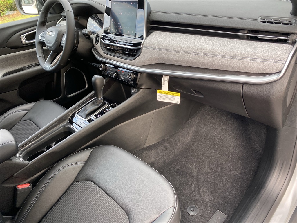 2025 Jeep Compass Latitude photo 34