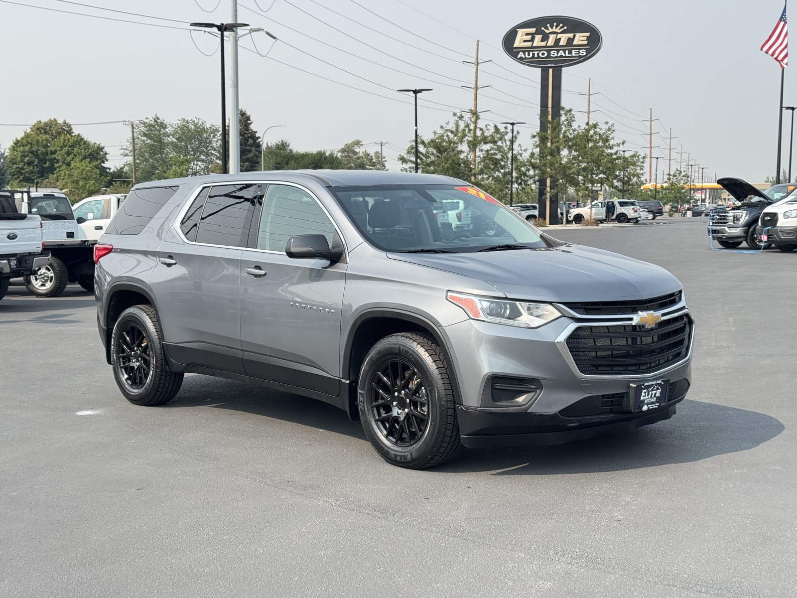2021 Chevrolet Traverse LS photo 2