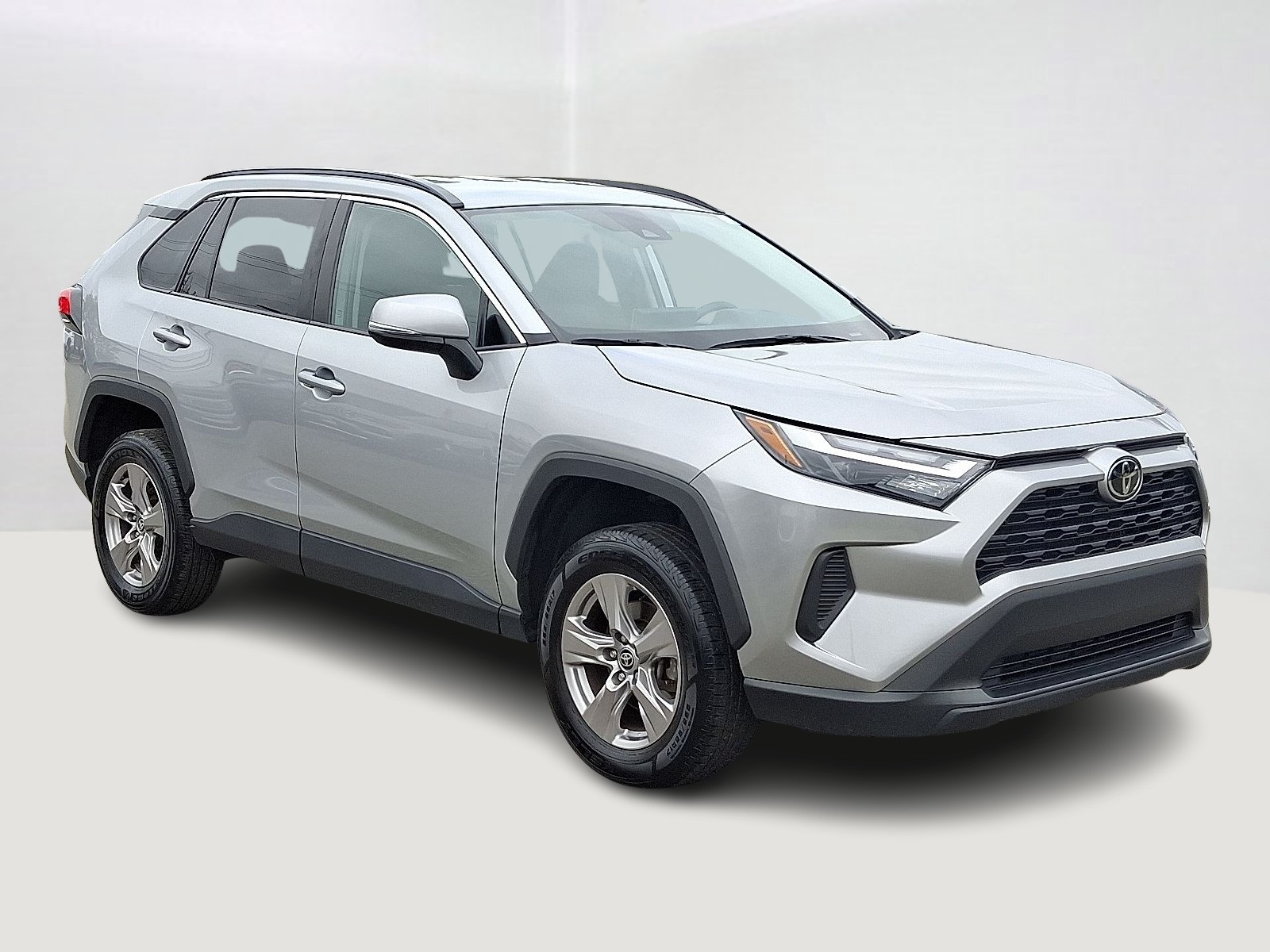 2023 Toyota RAV4 XLE photo 2