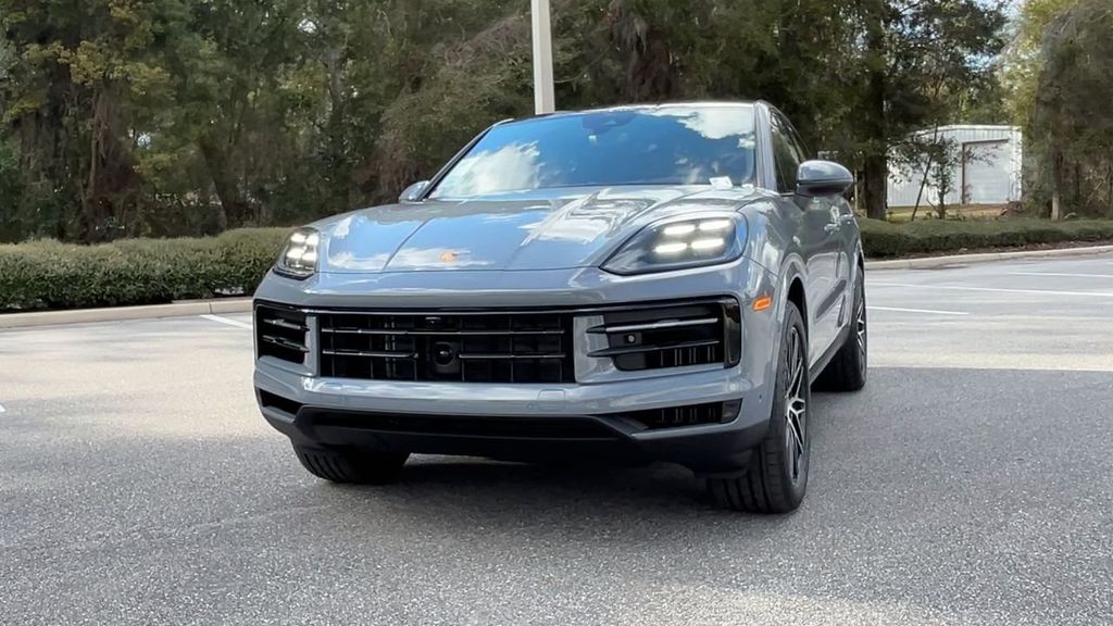 2025 Porsche Cayenne Coupe Base photo 3