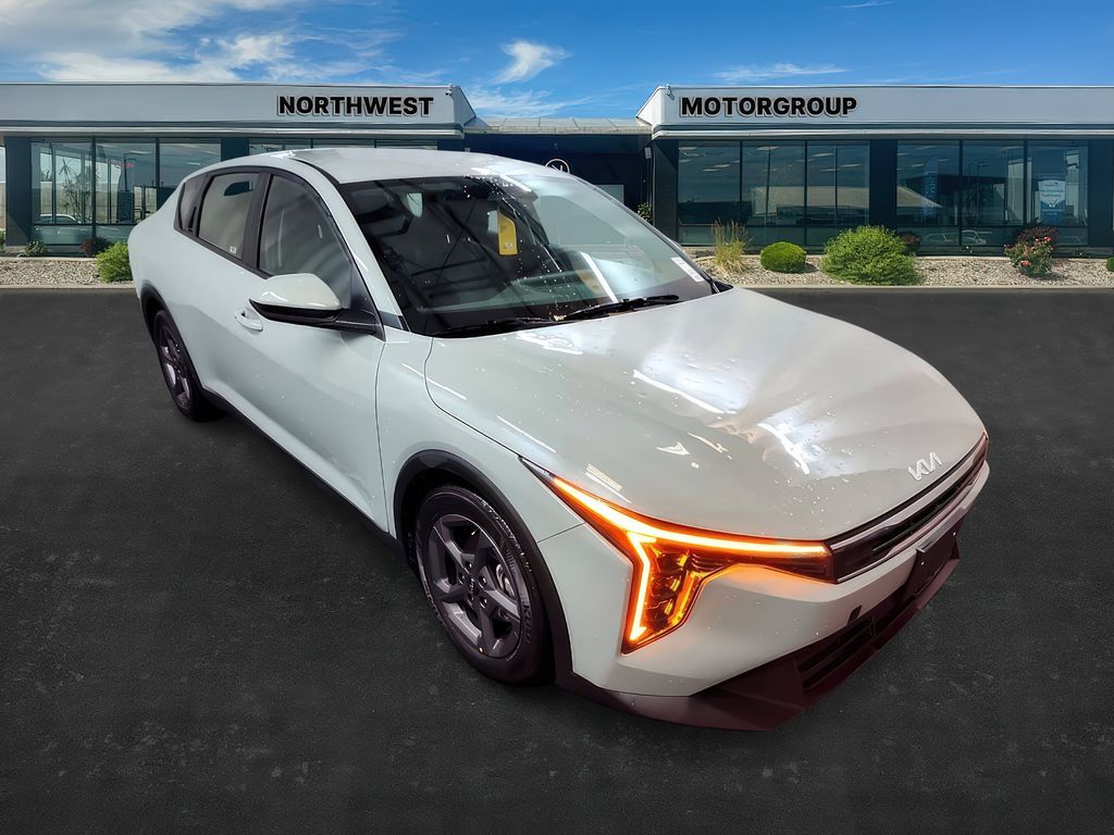 2025 Kia K4 LXS