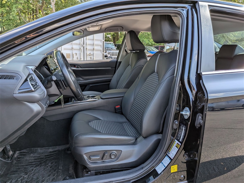 2023 Toyota Camry SE photo 19