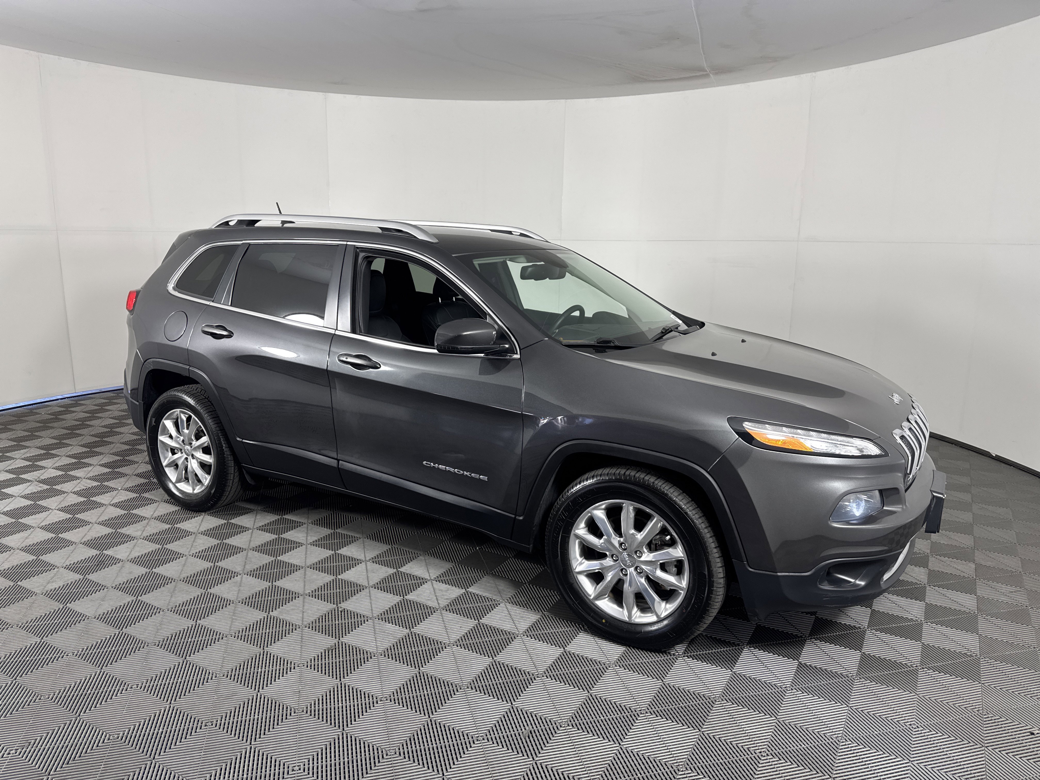 Used 2015 Jeep Cherokee Limited with VIN 1C4PJLDS4FW669869 for sale in Monrovia, CA