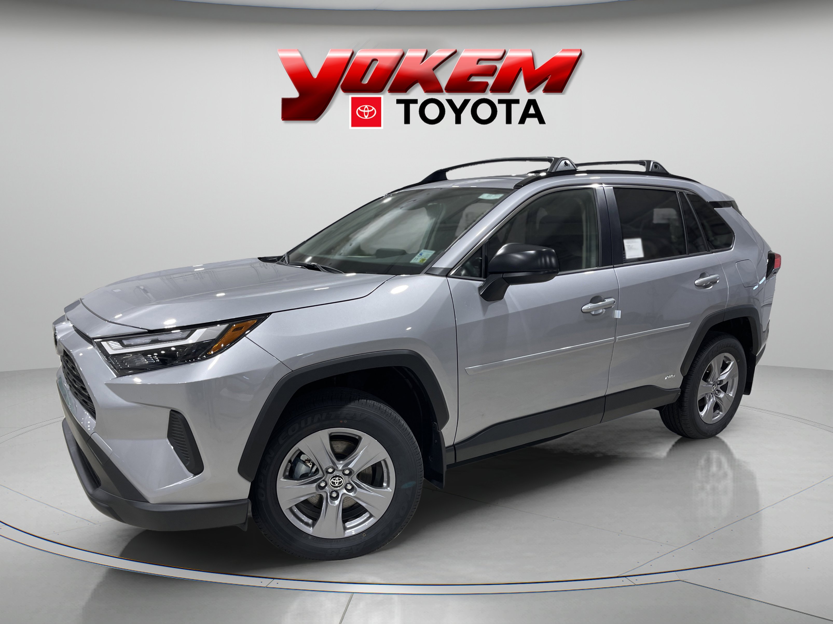 2025 Toyota RAV4 LE's photo