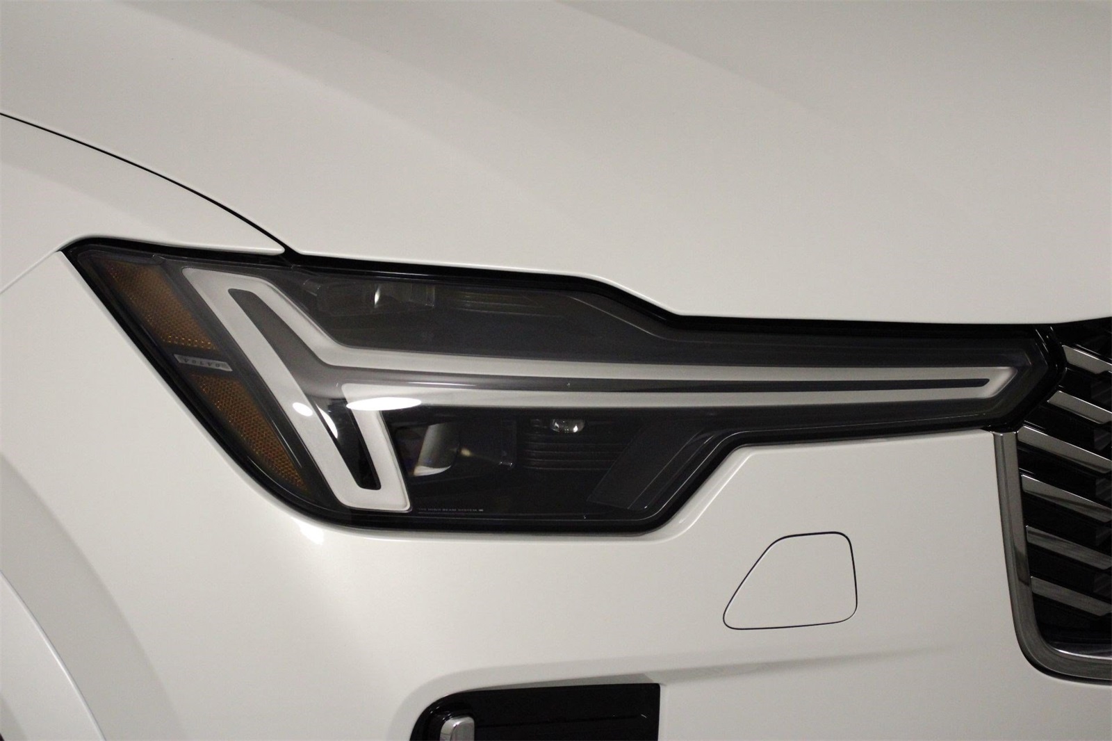 2026 Volvo XC90 T8 Plus photo 9