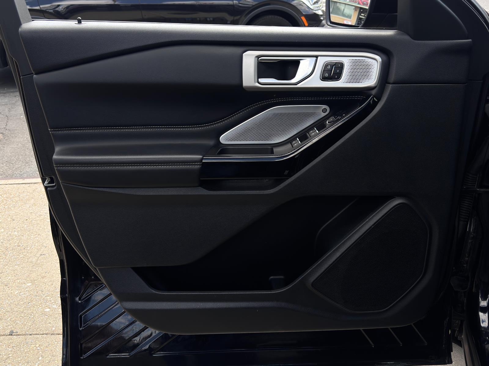 2022 Ford Explorer ST photo 13