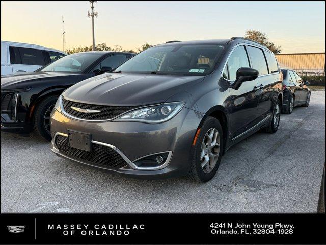 2017 Chrysler Pacifica Touring-L's photo