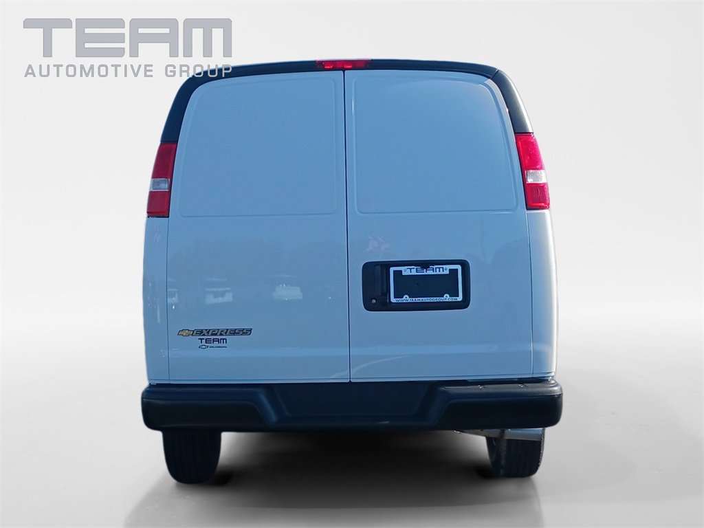 2025 Chevrolet Express Cargo 3500 photo 4