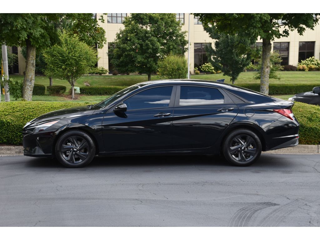 2022 Hyundai Elantra SEL Convenience photo 6