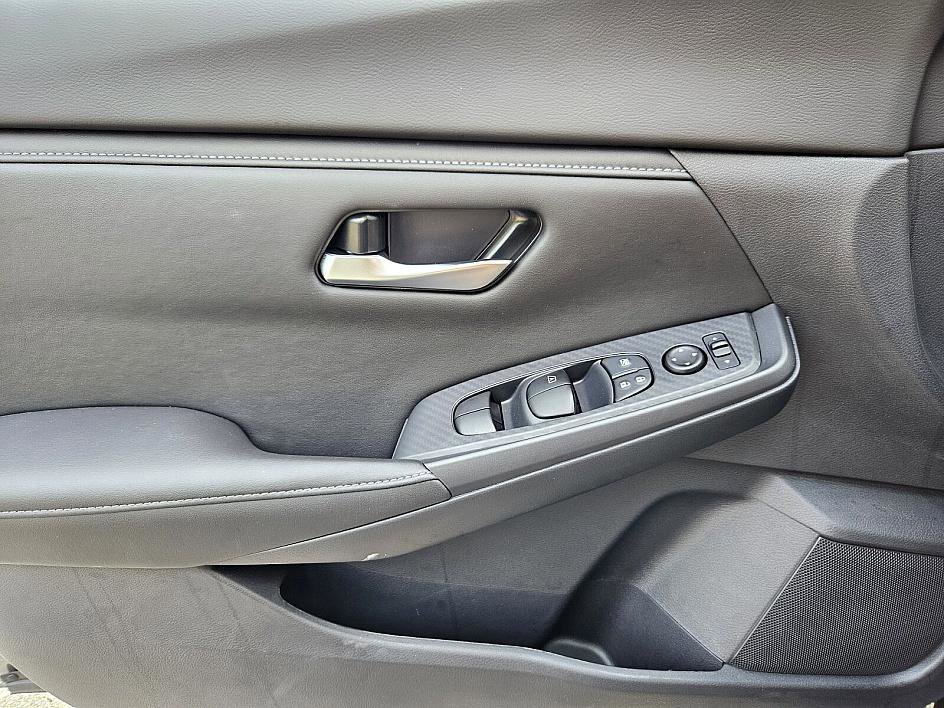 2025 Nissan Sentra SV photo 28