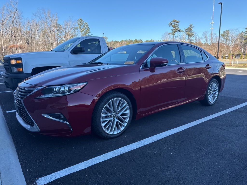 2016 Lexus ES 350's photo