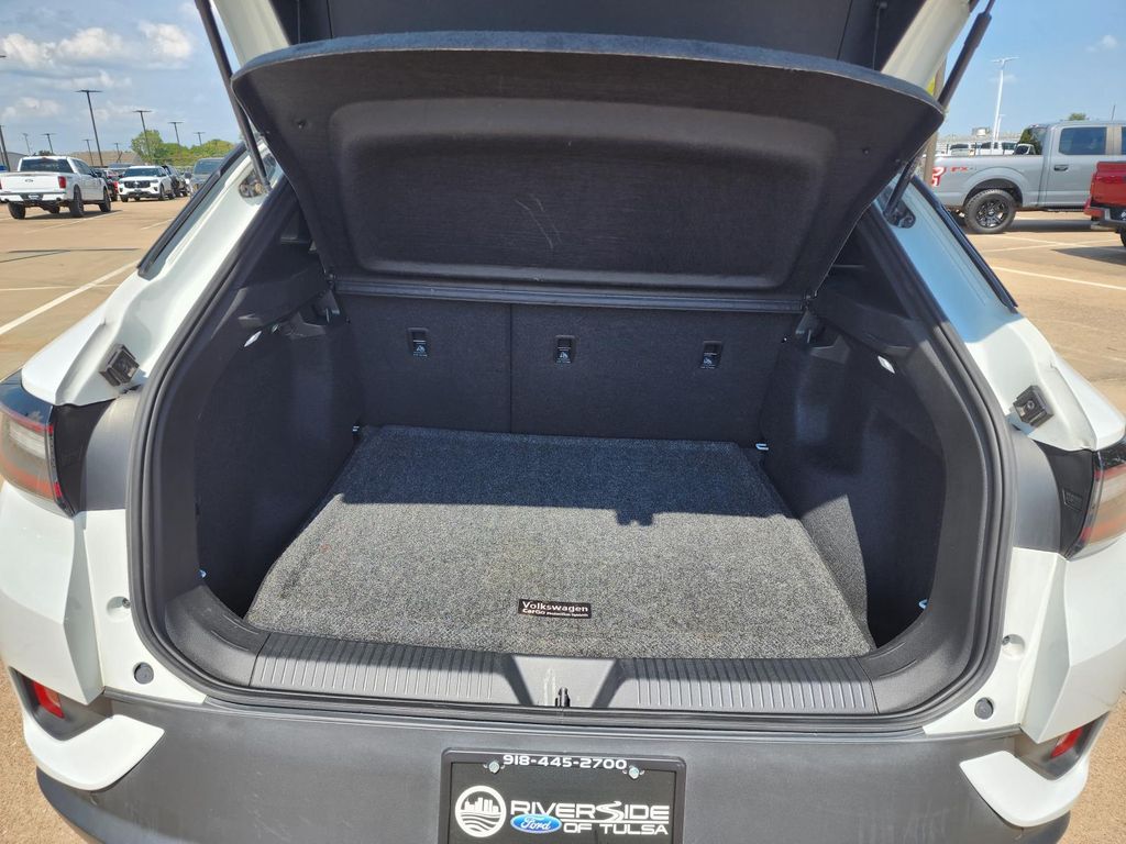 2023 Volkswagen ID.4 Pro photo 4