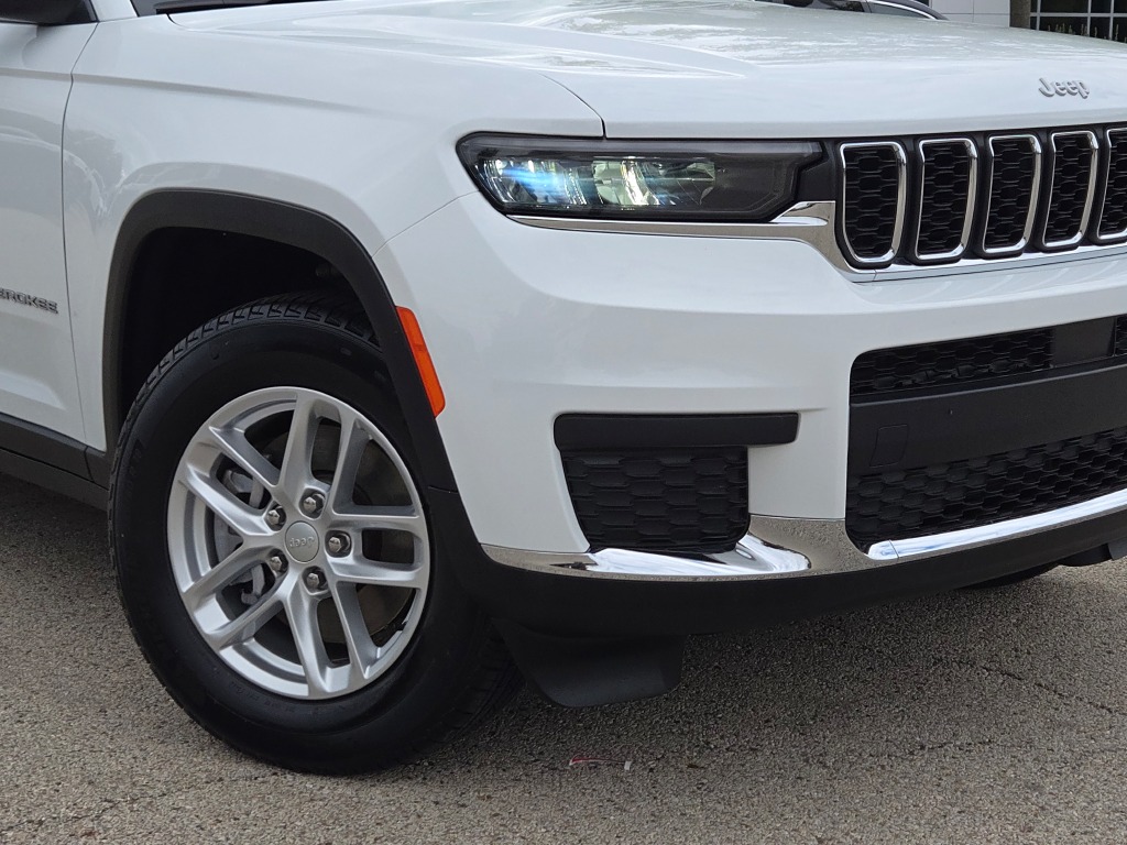 2024 Jeep Grand Cherokee Laredo photo 3