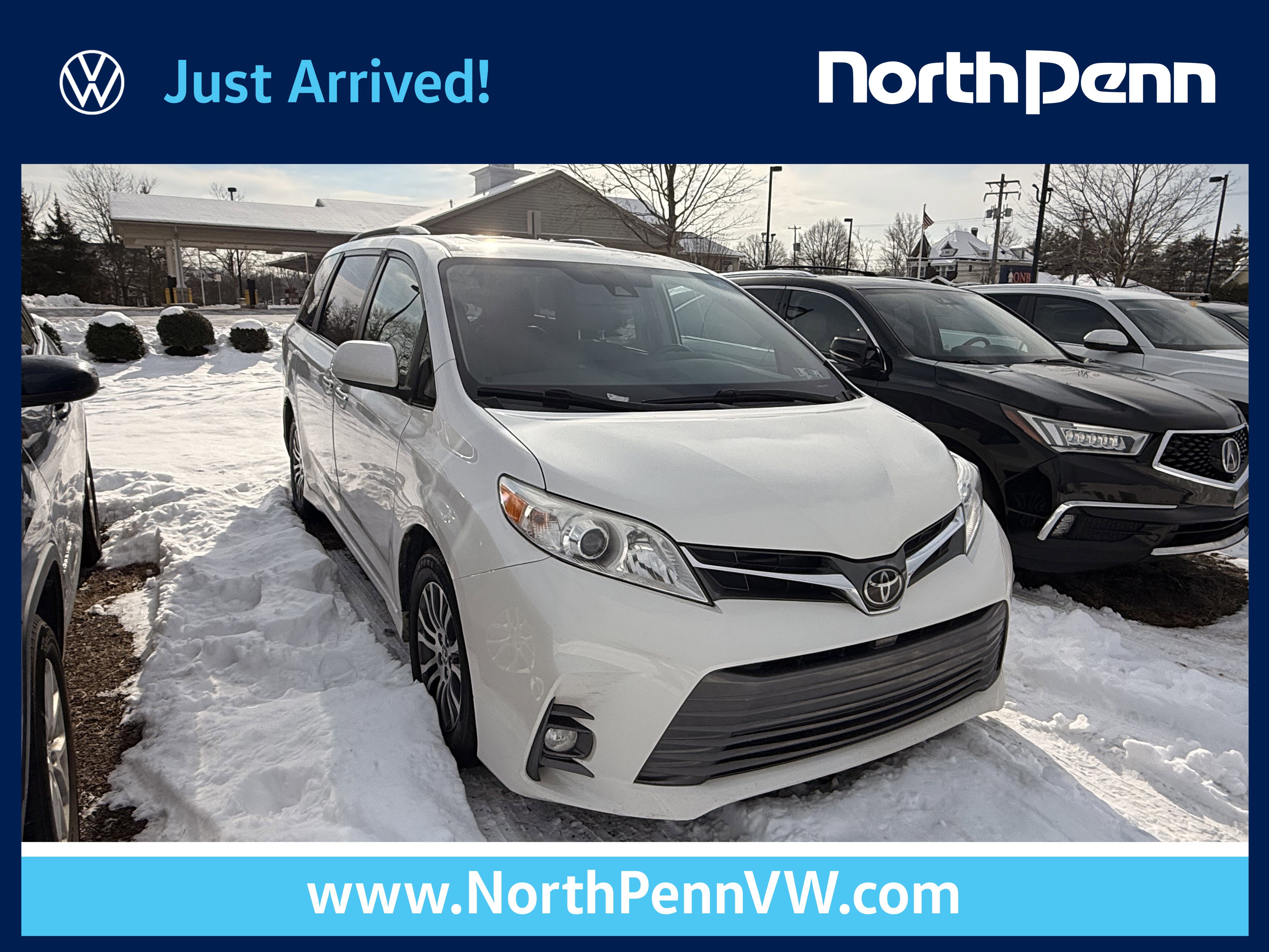 2020 Toyota Sienna XLE's photo