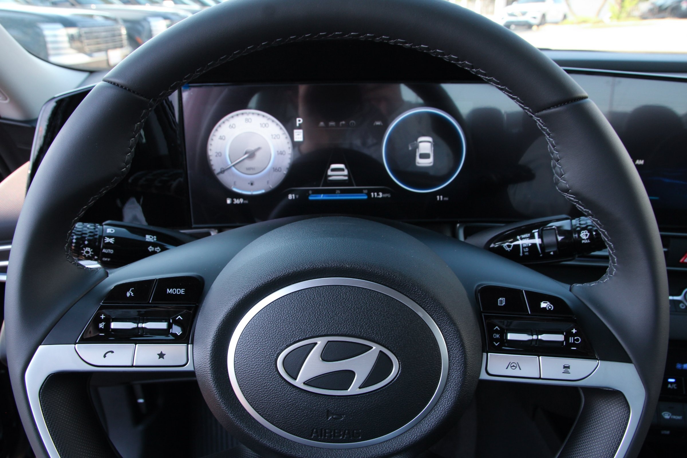 2025 Hyundai Elantra Limited photo 11