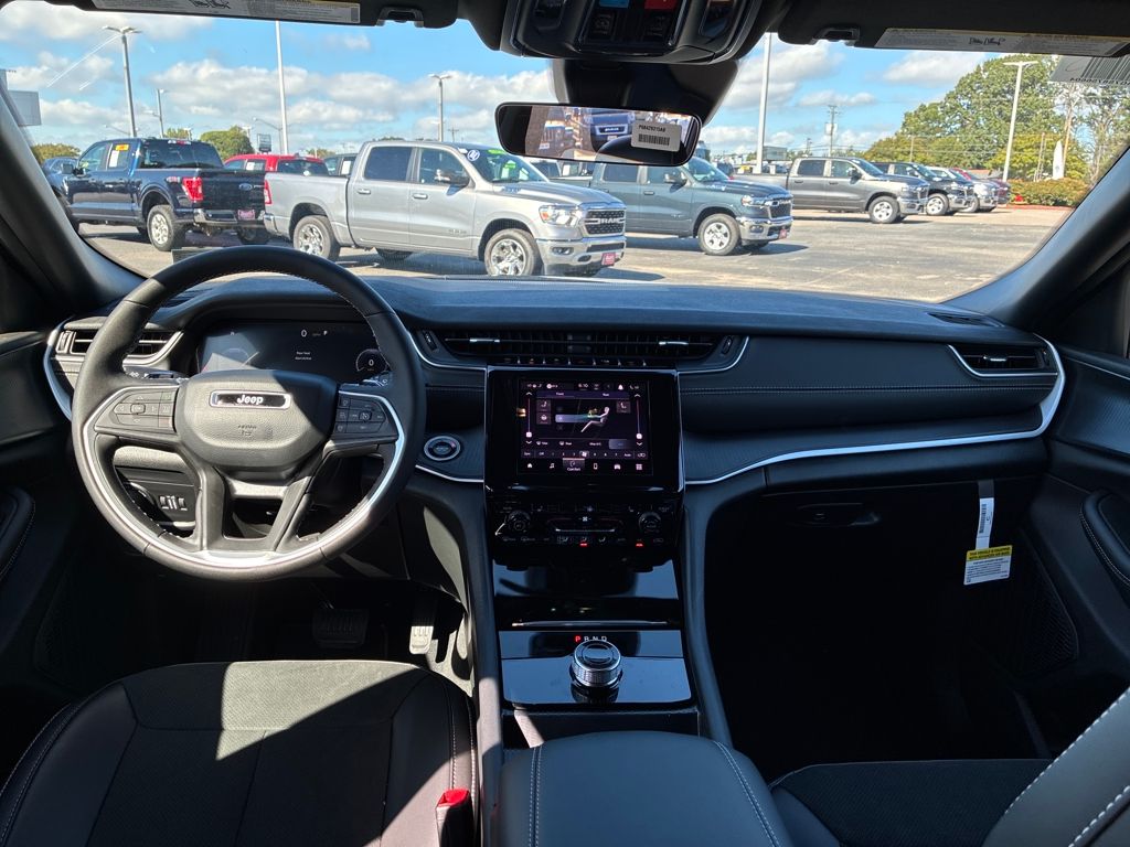 2025 Jeep Grand Cherokee Altitude X photo 12