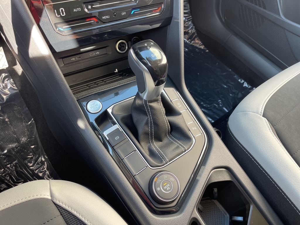 2025 Volkswagen Taos SE photo 10