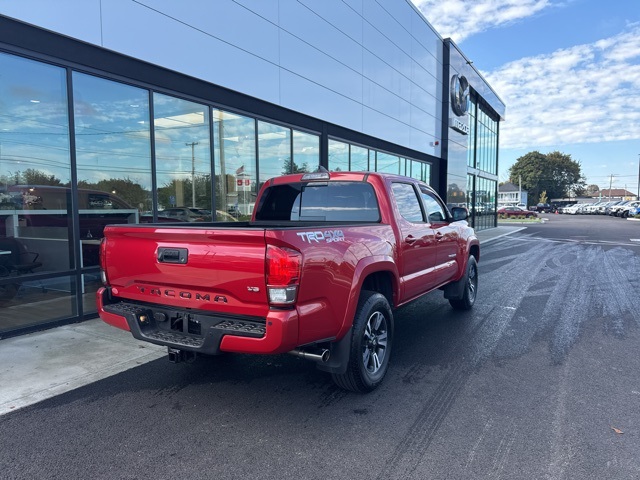2017 Toyota Tacoma TRD Sport photo 2