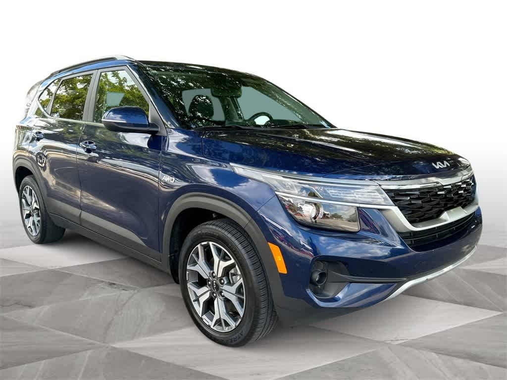 2022 Kia Seltos EX photo 2