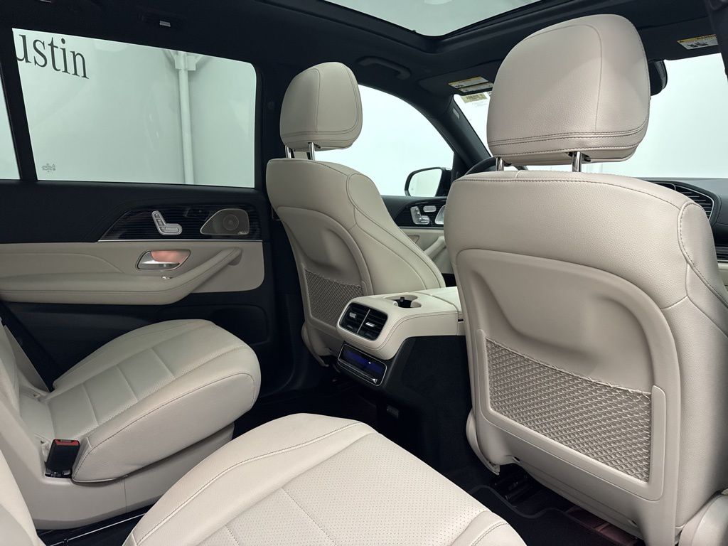 2026 Mercedes Benz GLS 450 4MATIC photo 24