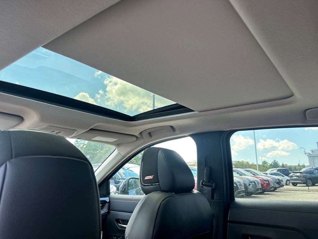2025 Nissan Kicks SR photo 7