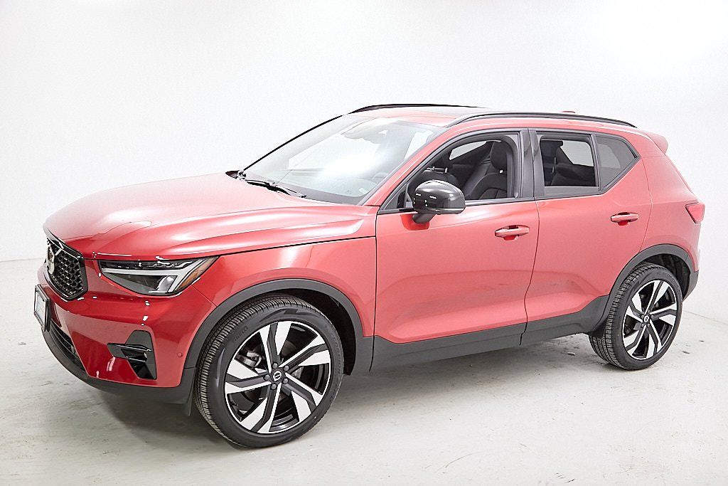 2023 VOLVO XC40 - Image 5