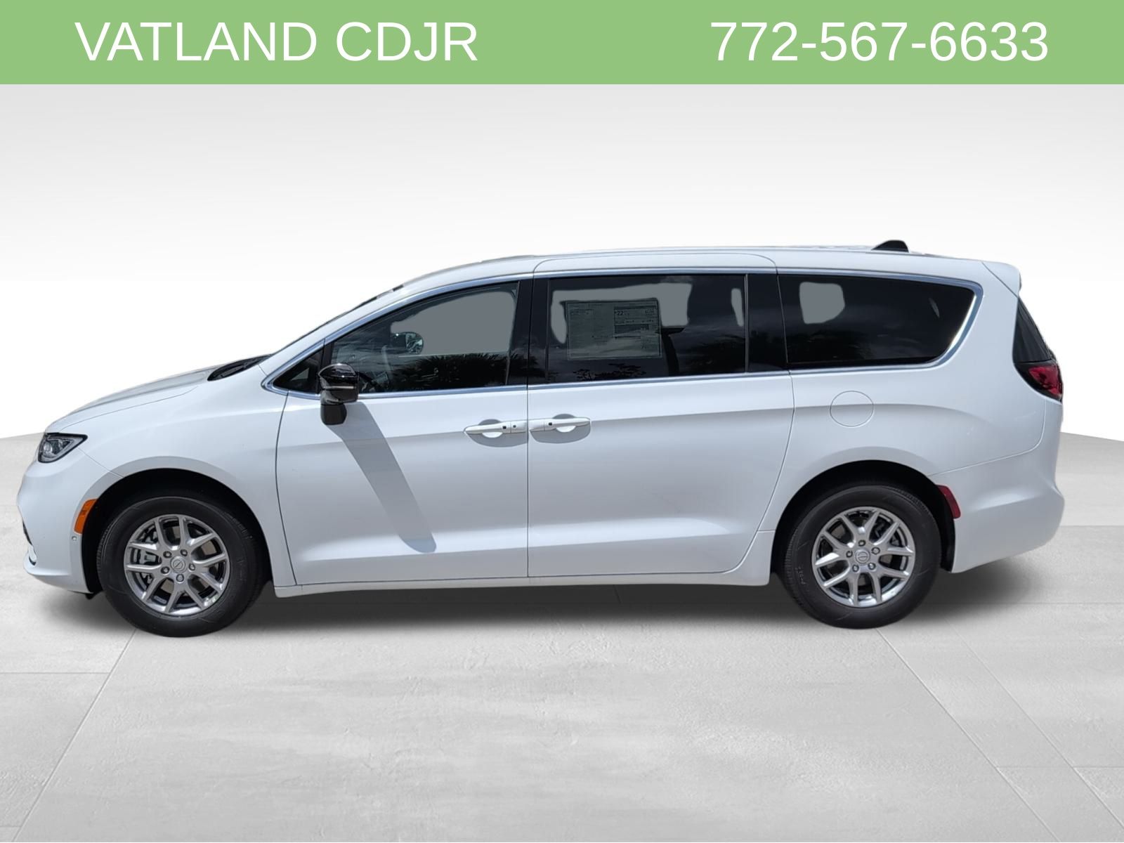 2026 Chrysler Pacifica photo 3