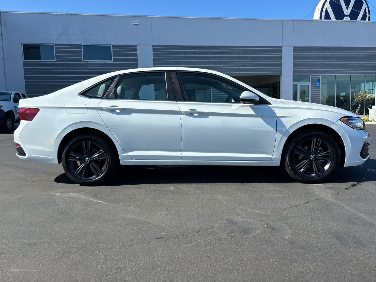 2024 Volkswagen Jetta SE photo 3